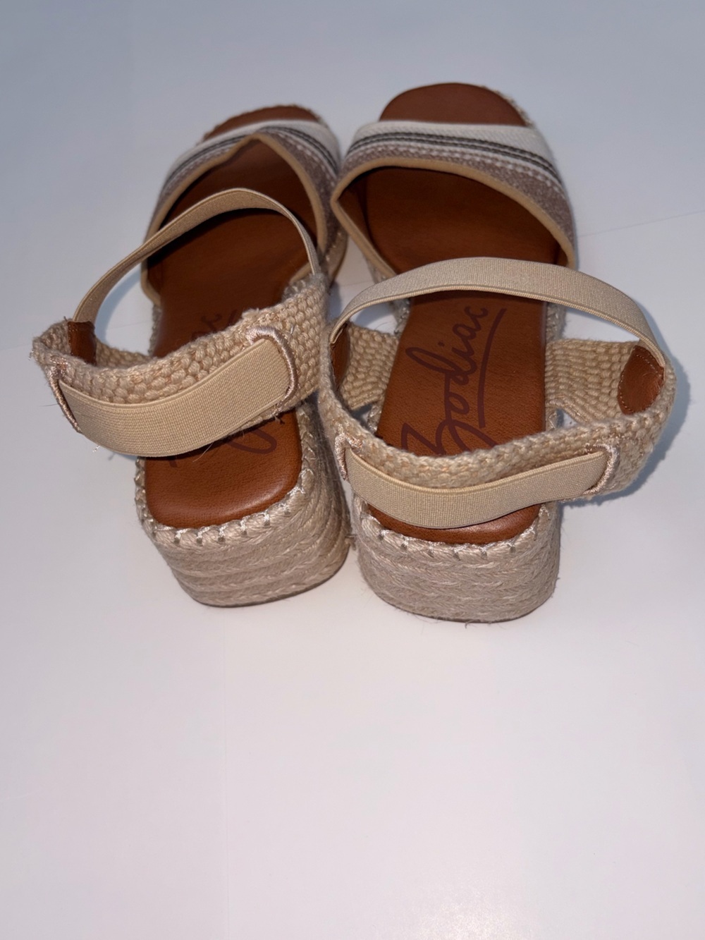 Size 11 Zodiac Neutral Woven Striped Espadrille Sandals- excellent condition - Picture 3 of 5